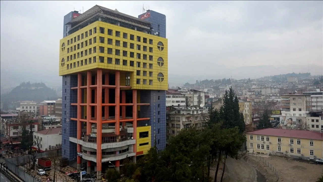 Kahramanmaraş'ın en saçma binası seçildi! Artık sadece eskiler hatırlıyor