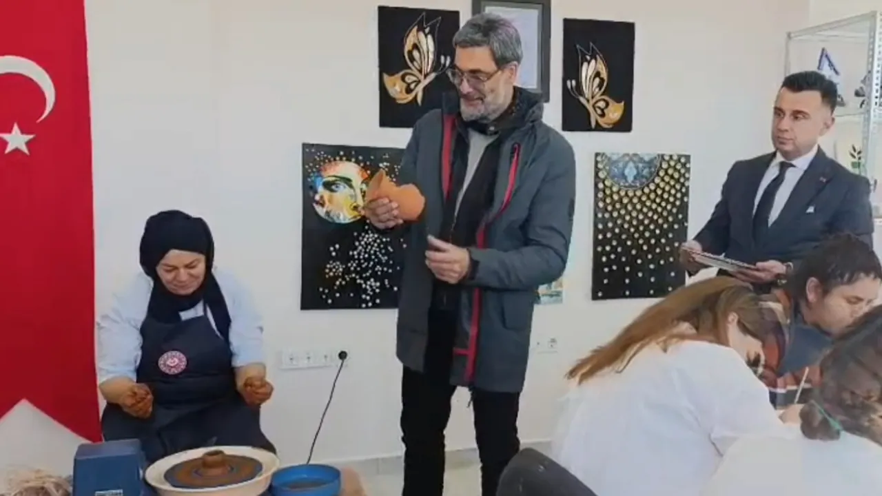 Sanatçı Uğur Işılak'tan Erzurum'da 'engelsiz' ziyaret