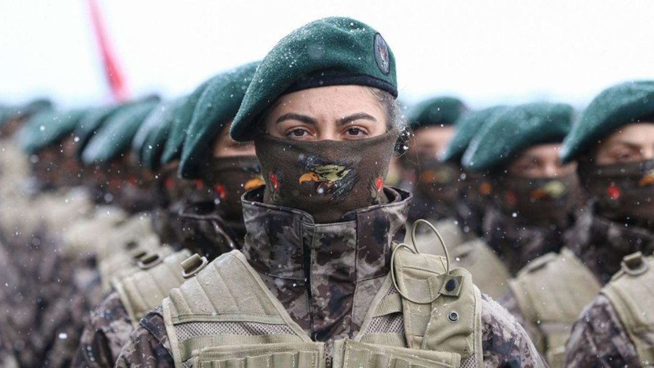 Türkiye’de Kadınlara Zorunlu Askerlik Mi Geliyor?