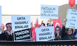 Orta hasarlılardan Ak Parti önünde düdüklü eylem