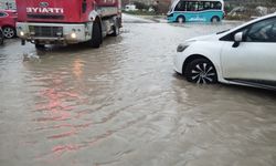 Samandağ’da şiddetli yağış hayatı olumsuz etkiledi