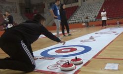 Kahramanmaraş’ta Floor Curling turnuvası düzenlendi