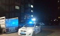 Yardım istediği polis memurunu tabancayla vurdu