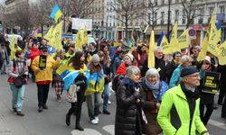 Fransa’da savaşın yıldönümünde Ukrayna’ya destek gösterisi