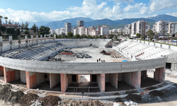 Kumluca’nın yeni simgesi Atatürk Stadyumu hızla yükseliyor  