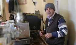 45 yıllık çaycı, depremde kaybettiği arkadaşlarını notlarında yaşatıyor