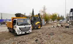 Odun Ambarları ve Küçük Sanayi Sitesi Hafriyat Atıklarından Temizleniyor