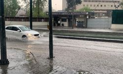 Sağanak yağış sürücülere zor anlar yaşattı