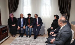 Bakan Özhaseki ve Başkan Güngör, Şehit Ailesini Yeni Konutlarında Ziyaret Etti