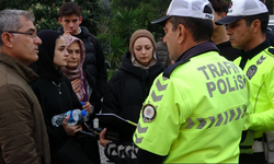 Ehliyetsiz sürücülerin kazası hastanede bitti