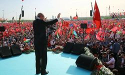 Cumhurbaşkanı Erdoğan, mitinge katılanları selamladı