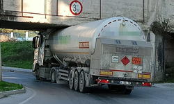 Gaz Yüklü Tanker Sulama Kanalının Altına Sıkıştı