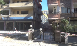 Kahramanmaraş’ta ağır hasarlı binalar kontrolsüz yıkılıyor