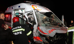 Ambulansın karıştığı kazada 1 kişi öldü, 4 sağlık personeli yaralandı