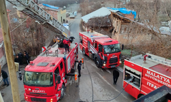 Çıkan yangın evi kullanılamaz hale getirdi