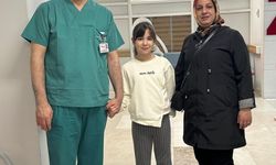 Sedye ile geldikleri hastaneden 1 yıl sonra yürüyerek çıkan anne kız