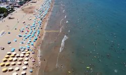 Tatilciler Mersin'e akın etti, sahiller doldu