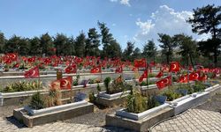 Kahramanmaraş’ta deprem mezarlığında hüzünlü bayram