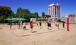 Plaj voleybolu kursu yoğun katılımla başladı