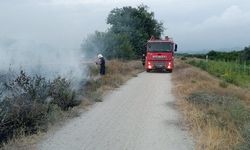 Doğal gaz borusu üzerindeki otluk alanda yangın çıktı