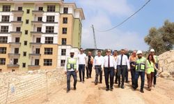 Mersin 'de Vali Pehlivan TOKİ inşaat alanında incelemelerde bulundu