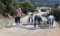 Andırın’da yol yapım çalışmaları devam ediyor