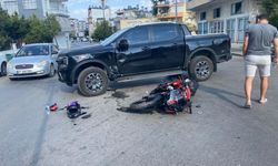 Motosiklet ile kamyonet çarpıştı: 1 yaralı