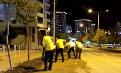 Büyükşehir, Yağış Sonrası Gece Boyunca Sahada Çalışmalarını Sürdürdü