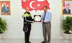 Kadın Polisin Yangın Hassasiyetine Emniyet Müdüründen Plaket