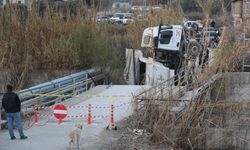 Hafriyat Kamyonu Geçtiği Esnada Köprü Çöktü