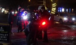 Motosikletli polis timi ile otomobil çarpıştı: 1 polis yaralandı