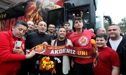 Galatasaray, Antalya'da sevgi gösterileri ile karşılandı