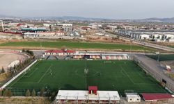 Kahramanmaraş'ta Futbol Sahasına Tribün Takviyesi