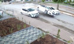 Otomobil park halindeki araca çarptı: 1 yaralı