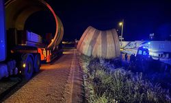 Tırla hafif ticari araç çarpıştı: 2 yaralı