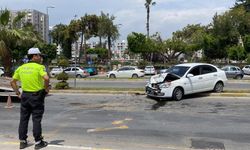 Otomobil refüjü aşarak yolcu minibüsü ile çarpıştı: 3 yaralı