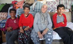 'Yüreğim yanıyor' diyerek burukluğunu anlatan fedakar anne, 3 engelli çocuğuna yıllardır gözü gibi bakıyor