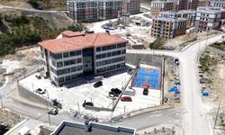 Afet konutlarında inşa edilen ilkokul ve ortaokulda sona gelindi