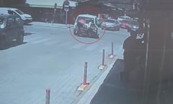 Hafif ticari araç motosikletle çarpıştı: 1 yaralı