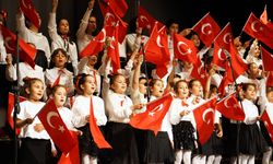 Minik Yüreklerden Dev Performans