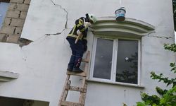 Hasarlı Binada Kedi Kurtarma Operasyonu