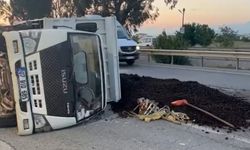 Lastiği Patlayan Kamyonet Devrildi