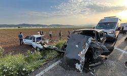 Otomobiller Hurdaya Döndü 2 Kişi Hayatını Kaybetti