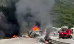 Peçete Yüklü Tır Alev Alev Yandı
