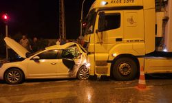Tırla Otomobil Çarpıştı: 2 Yaralı