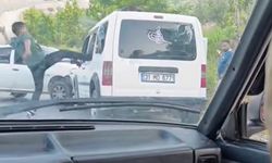 Kaza Yaptıkları Araçtakilere Korku Dolu Anlar Yaşattılar