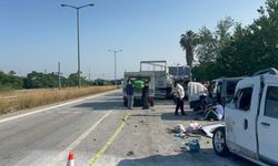 Kamyon 3 Aracı Biçti: 1 Ölü, 10 Yaralı