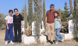 Depremde Eşini Ve 3 Evladını Kaybeden Baba, Enkazdan Kurtardığı 4 Evladına Hem Annelik Hem De Babalık Yaparak Hayata Tut