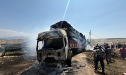 Antalya’da Saman Yüklü Tır Alev Alev Yandı