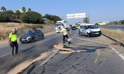 Aynı İstikametteki Araca Çarptıktan Sonra Karşı Şeride Geçip Tur Aracına Çarptı: 3 Yaralı